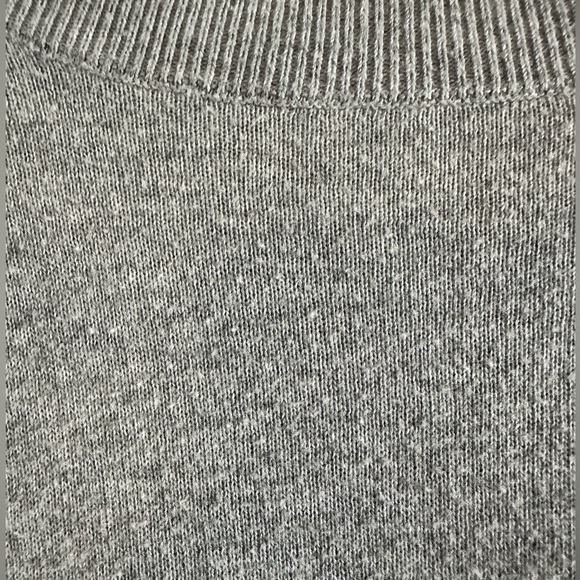 Banana Republic Gray Sweater 3/4 sleeve,with Button Detail on shoulders Sz M - Picture 3 of 10
